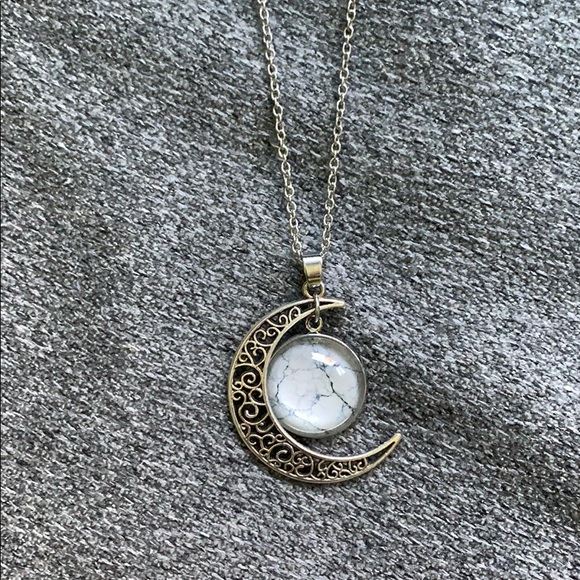 Jewelry - ❤️ 3 fir 15 or 5 fur 25 Moon necklace